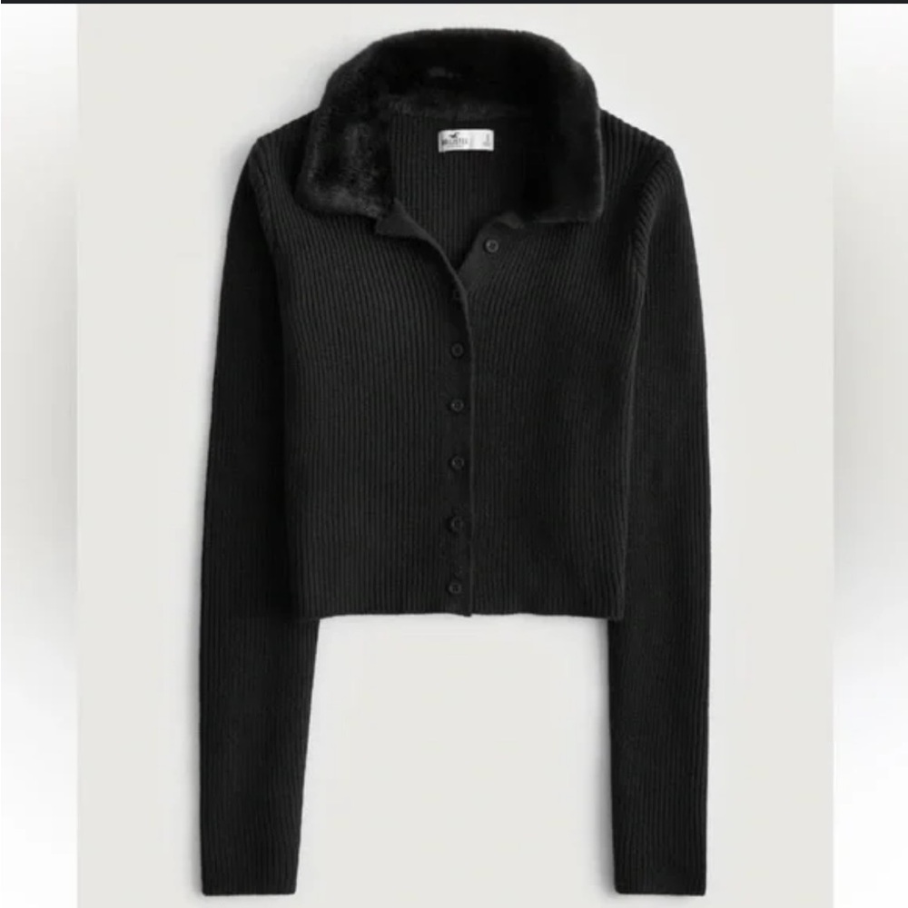 ❌SOLD ON DEPOP❌Hollister Black Ribbed Sweater with Faux Fur Trim